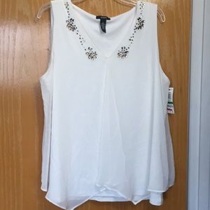 NWT Beautiful off white flowy sleeveless top